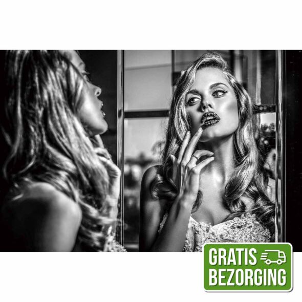Glasschilderij Woman in mirror 120x80